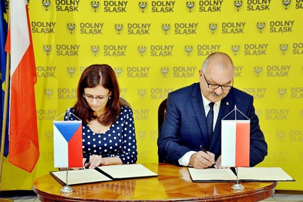Středočeský kraj podepsal dohodu o spolupráci s polským Dolnoslezským vojvodstvím