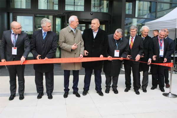V Dolních Břežanech skončila výstavba laserového centra ELI Beamlines