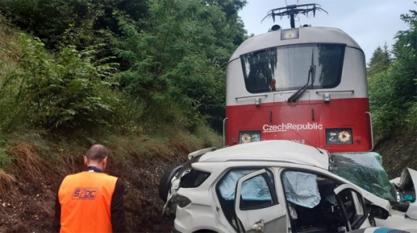 Na Benešovsku došlo ke střetu osobního vozu s vlakem, řidič automobilu na místě zemřel