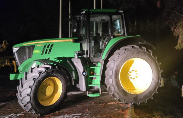 Neznámí zloději ukradli z areálu jedné firmy na Benešovsku dva traktory v hodnotě 6 milionů korun