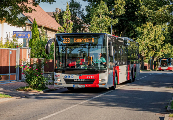 Třetí vlna výběrových řízení na nové autobusové dopravce pro Středočeský kraj a Prahu je spuštěna